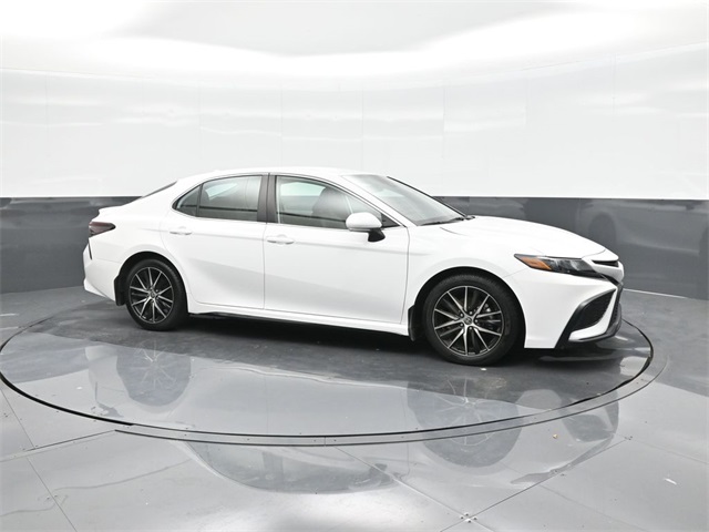 2023 Toyota Camry SE photo 15