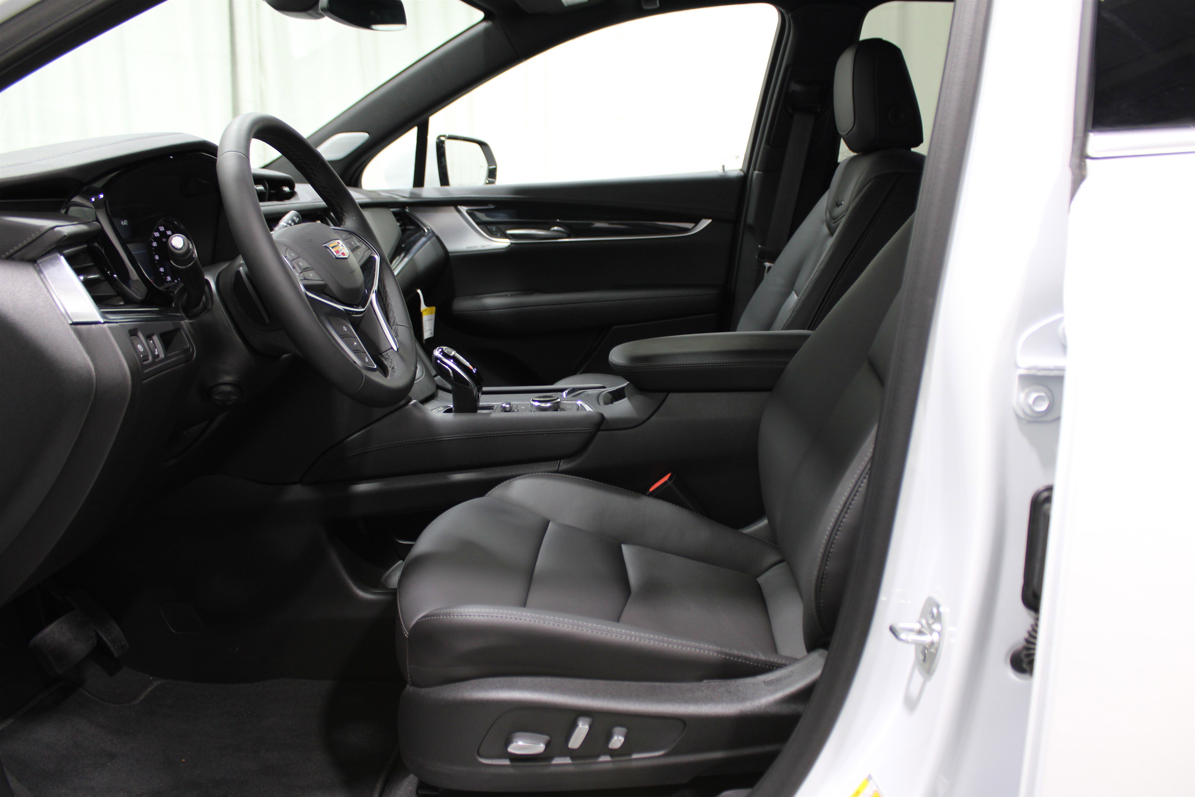 2025 Cadillac XT5 Premium Luxury photo 3