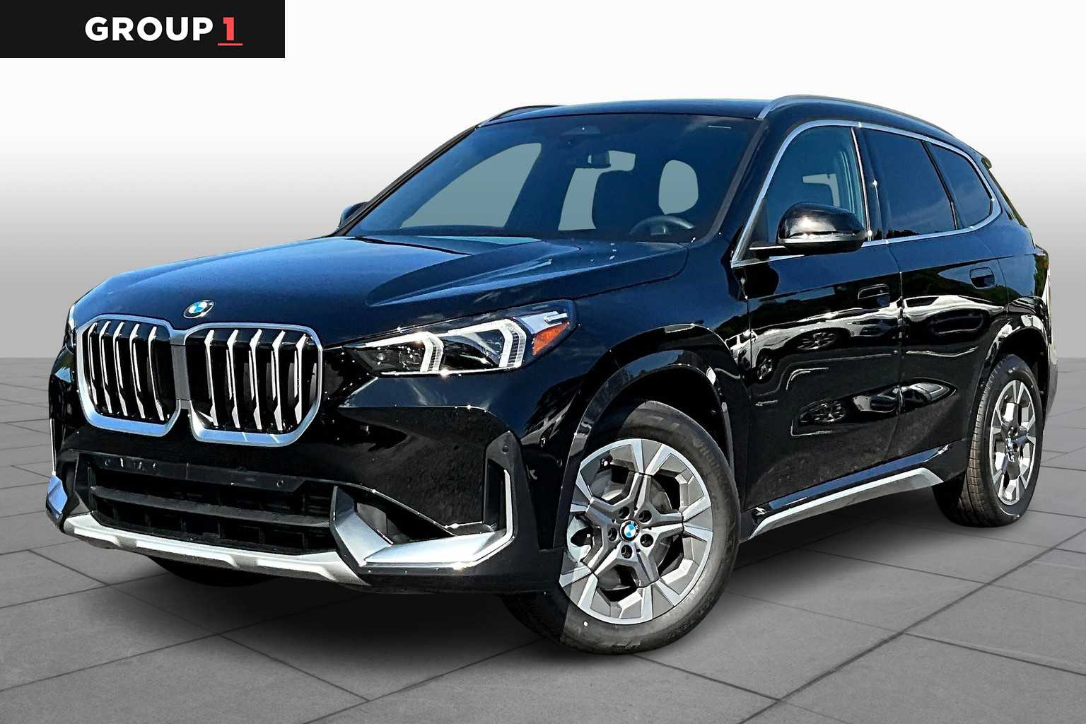 2025 BMW X1 28i's photo