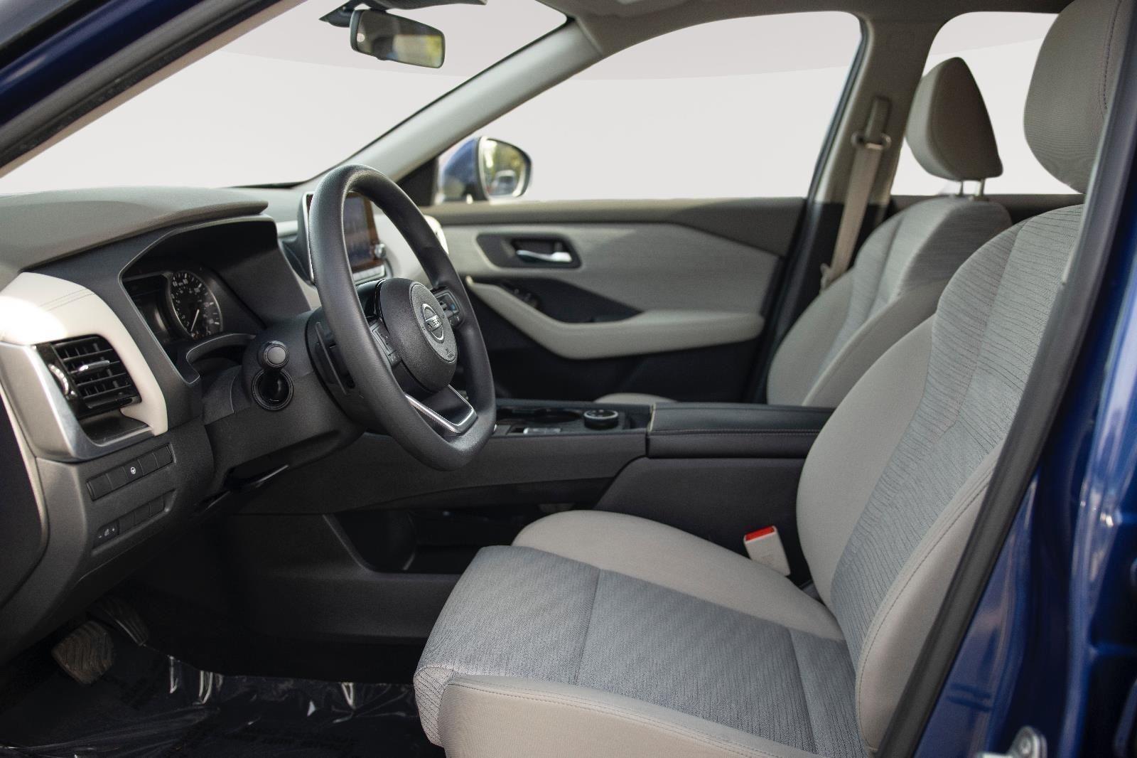 2021 Nissan Rogue SV photo 2
