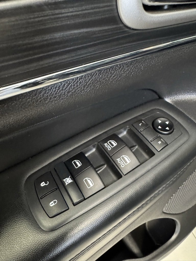 2021 Jeep Grand Cherokee Limited photo 2