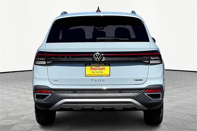 2025 Volkswagen Taos SE photo 4