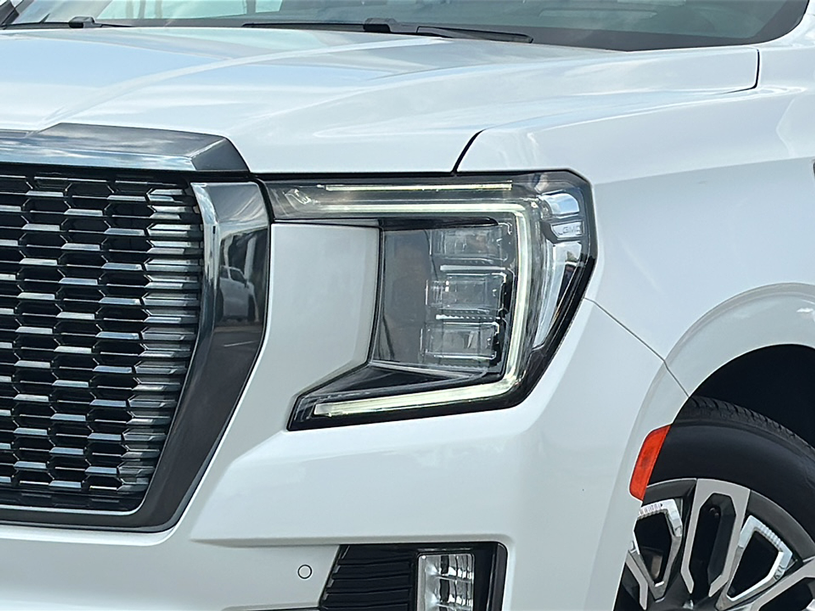 2024 Gmc Yukon Denali Ultimate photo 2