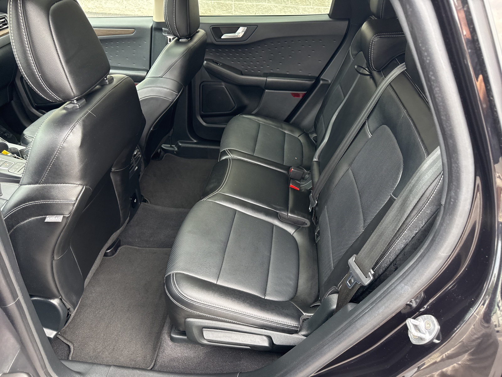2020 Ford Escape Titanium Hybrid photo 4