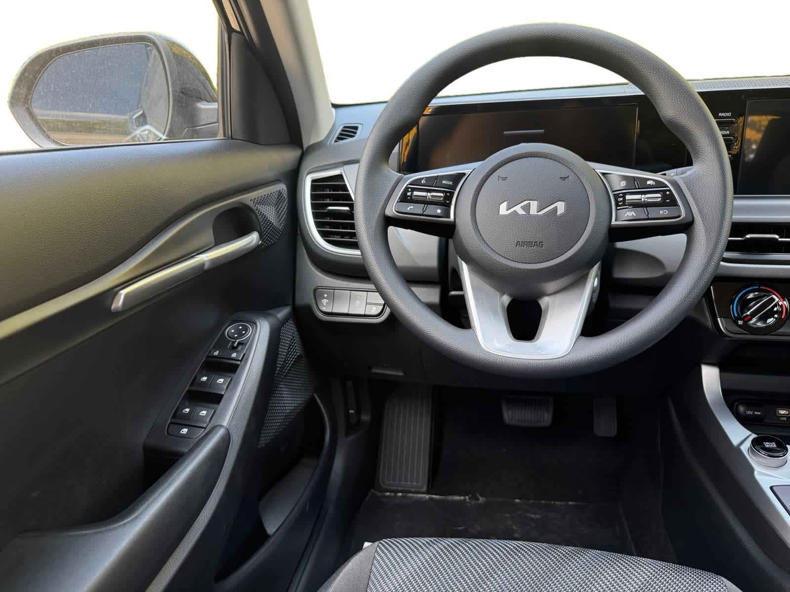 2026 Kia Seltos LX photo 9