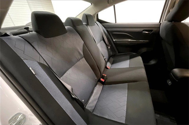 2025 Nissan Versa 1.6 SV photo 32