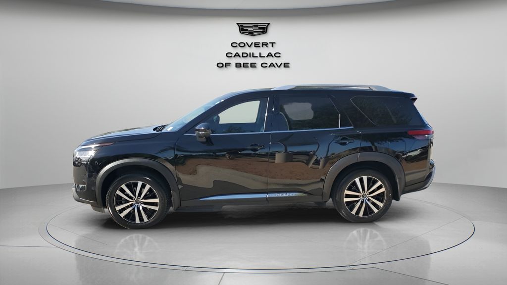 2023 Nissan Pathfinder Platinum photo 3