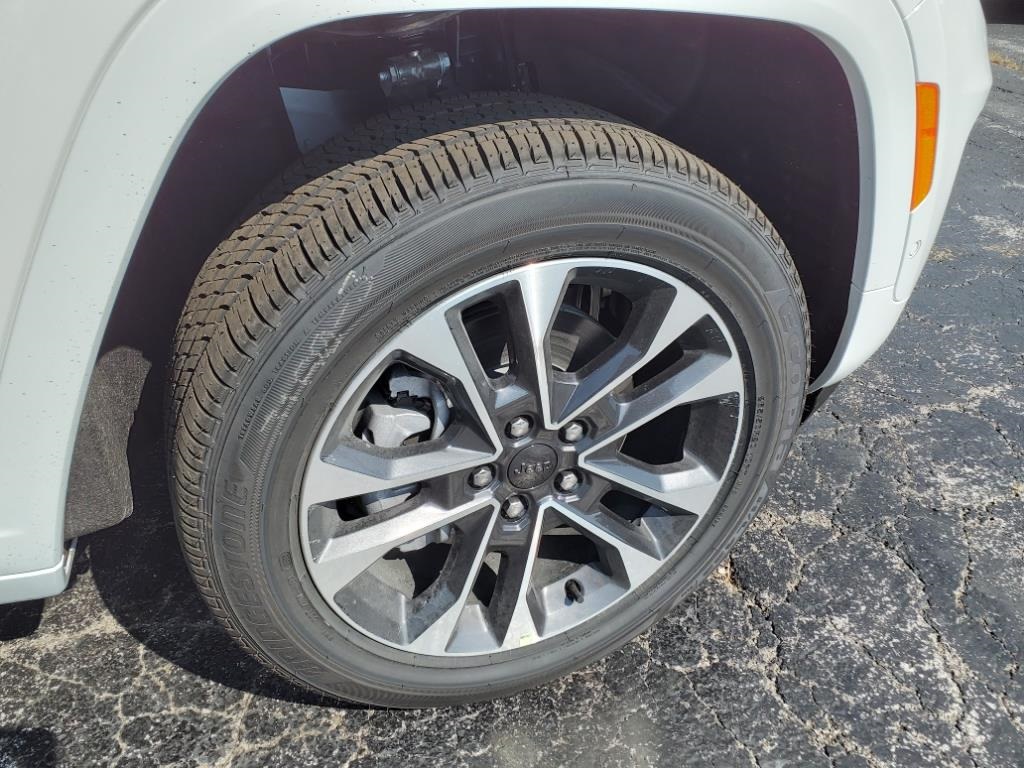 2023 Jeep Cherokee Overland 4xe photo 3