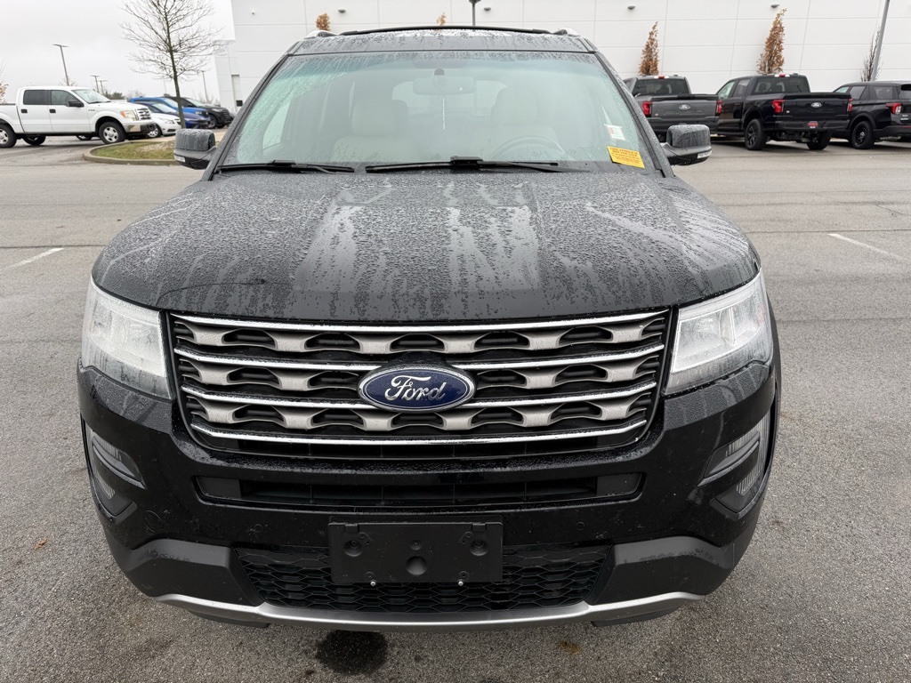 2016 Ford Explorer XLT photo 2
