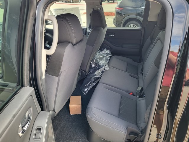 2025 Nissan Frontier SV photo 13