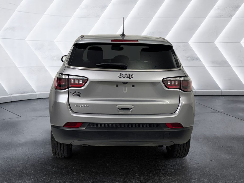 2023 Jeep Compass Sport photo 3