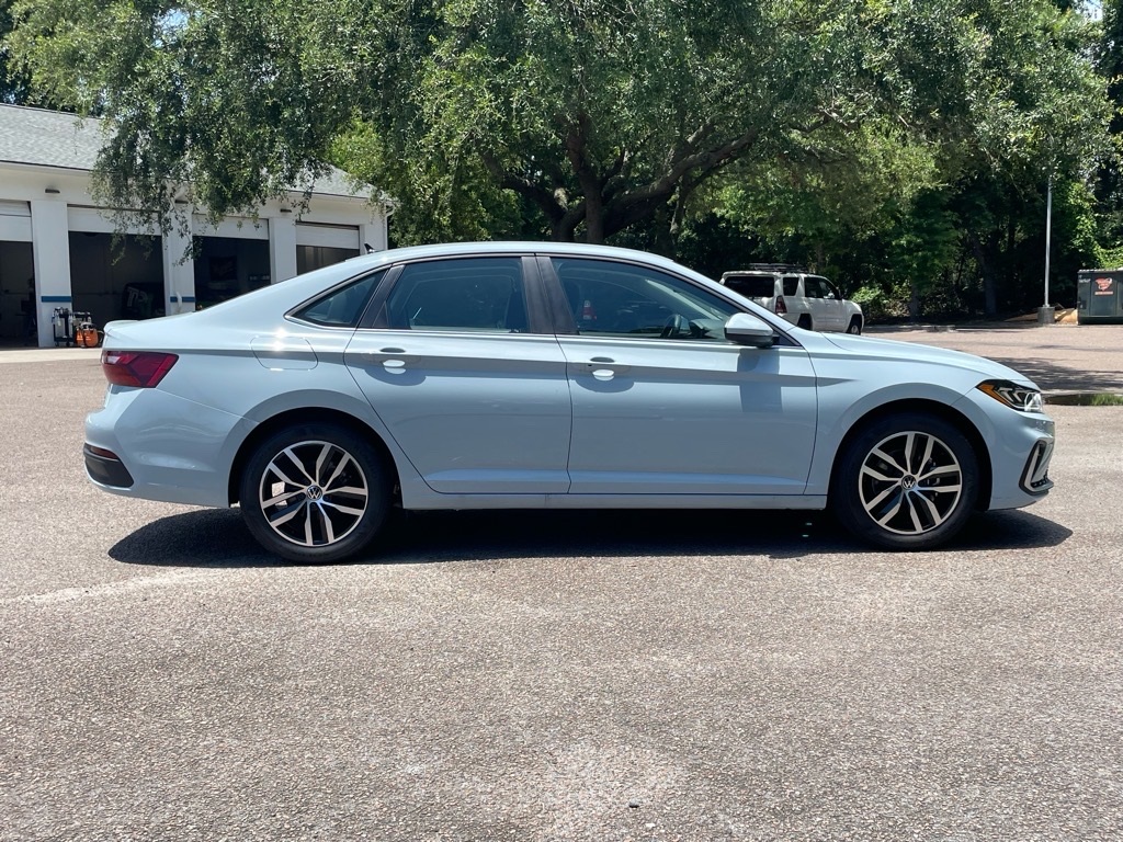 2025 Volkswagen Jetta 1.5T SE photo 2