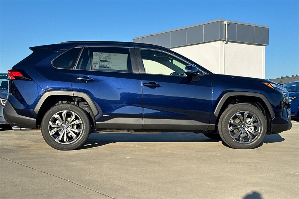 2025 Toyota RAV4 Hybrid XLE Premium photo 3