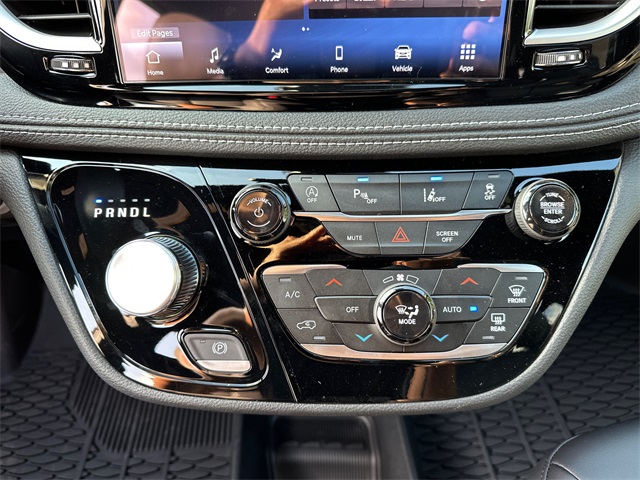 2025 Chrysler Pacifica photo 19