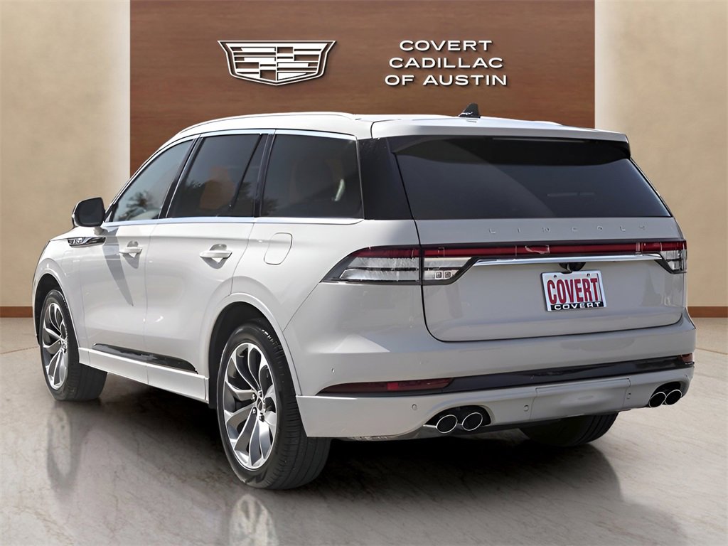 2023 Lincoln Aviator Grand Touring photo 3