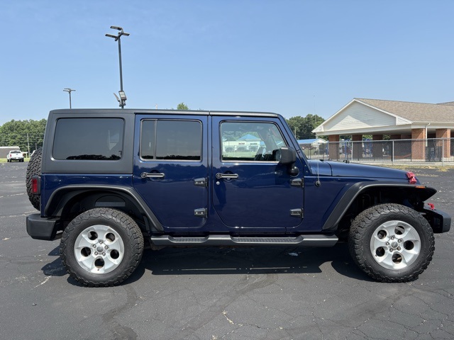 2013 Jeep Wrangler Unlimited Sahara photo 2