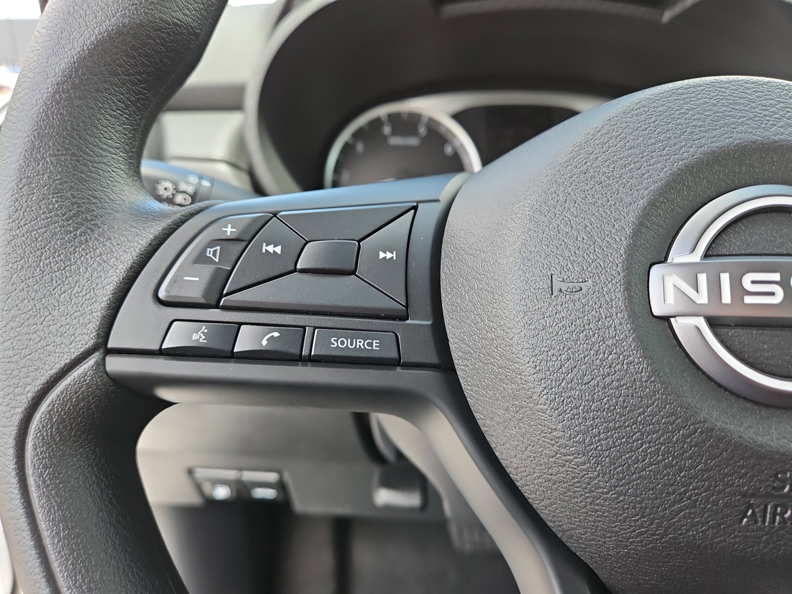 2025 Nissan Versa S photo 3