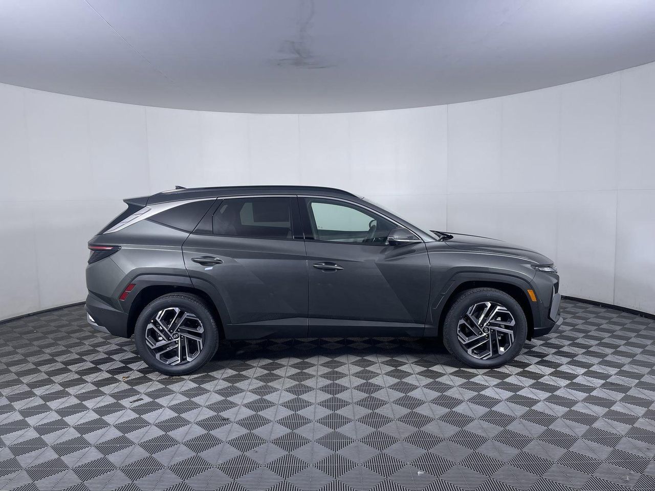 2026 Hyundai Tucson Hybrid Limited Sport photo 3