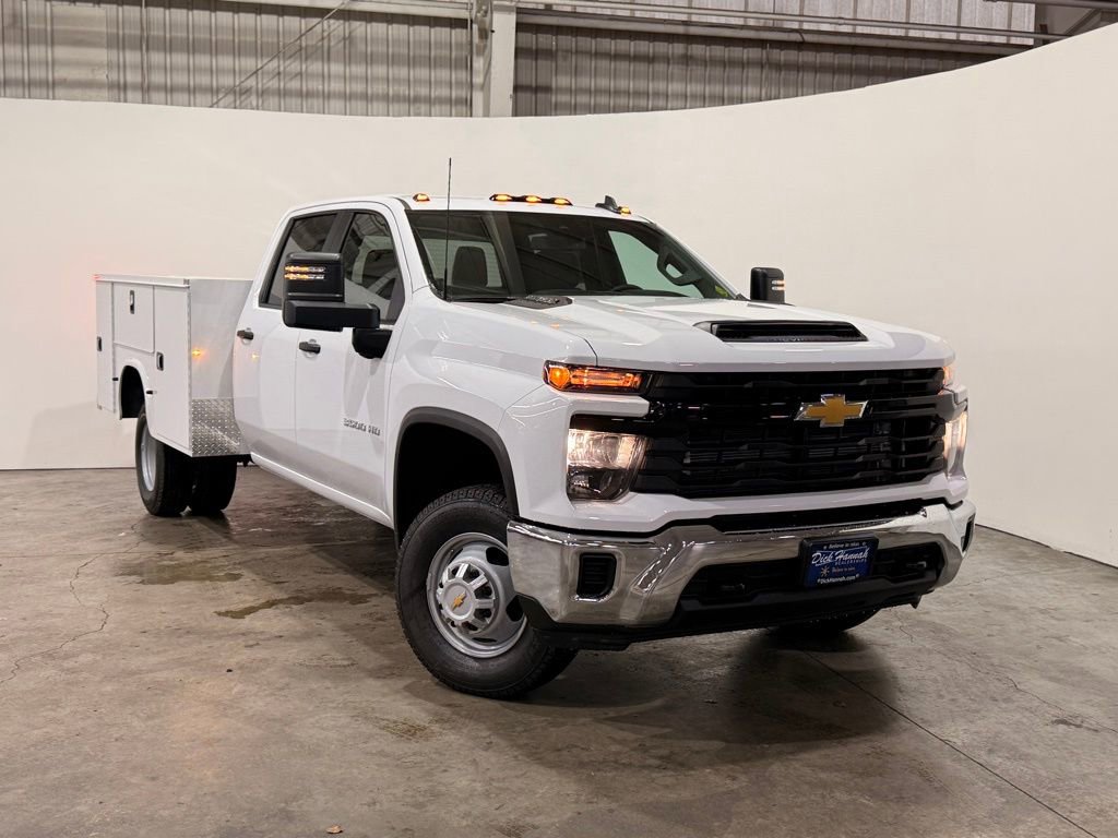 2026 Chevrolet Silverado 3500HD Work Truck photo 2