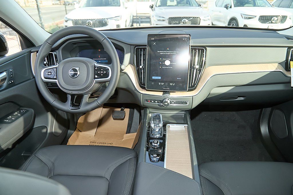 2026 VOLVO XC60 - Image 21
