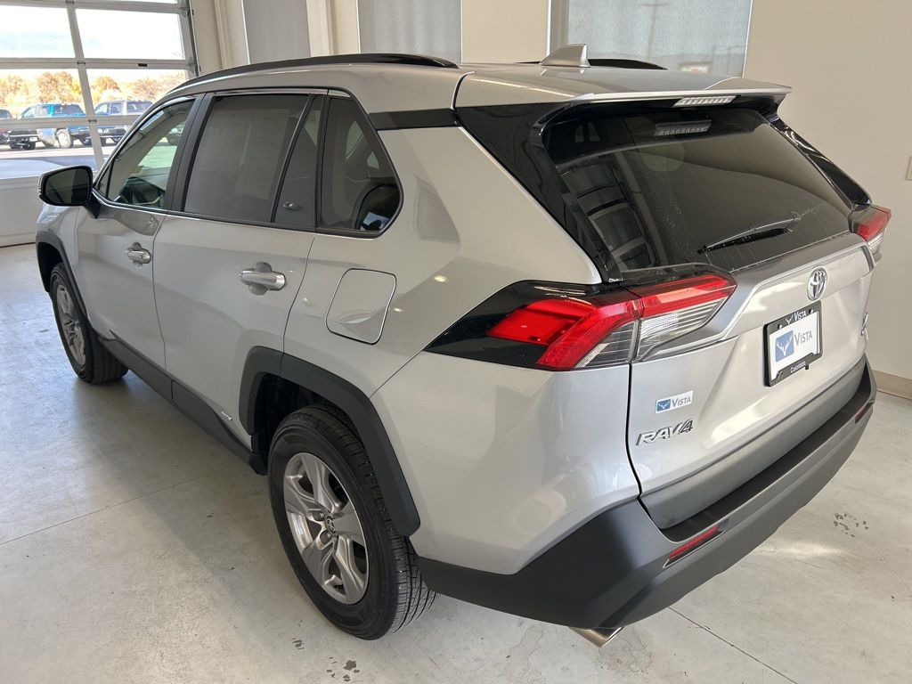 2025 Toyota RAV4 Hybrid XLE photo 4