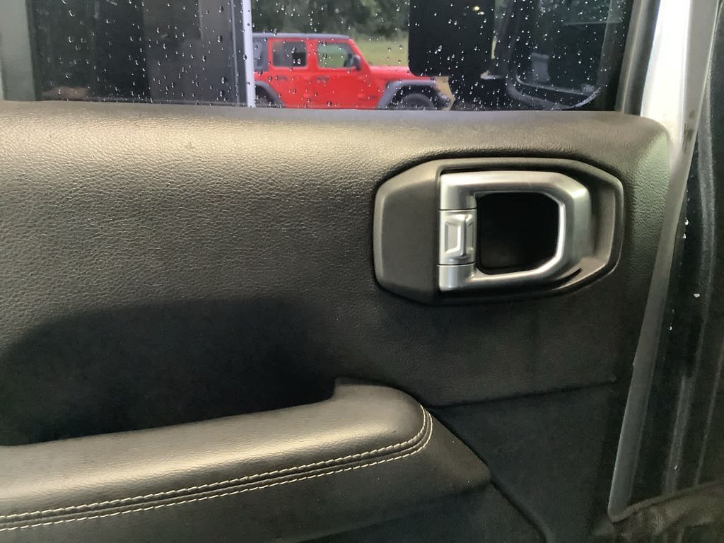 2020 Jeep Wrangler Unlimited Sahara photo 25