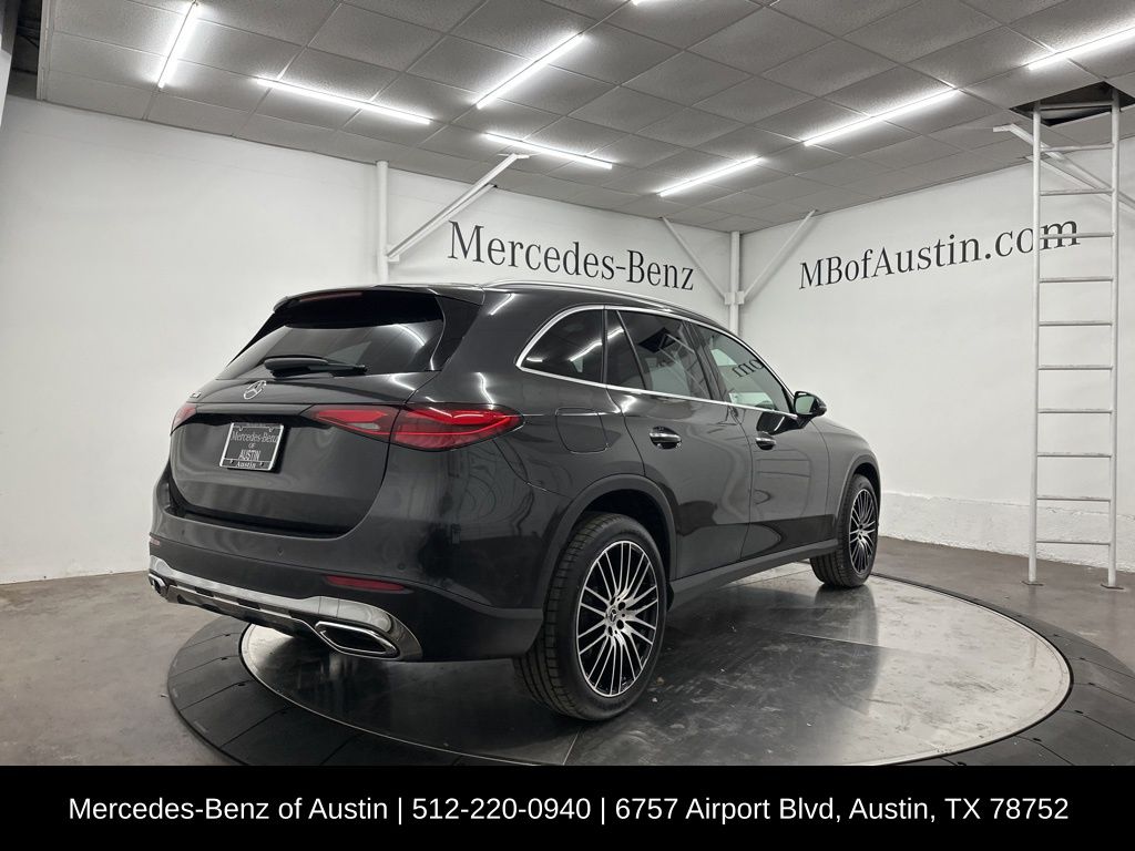 2025 Mercedes Benz GLC 300 photo 6