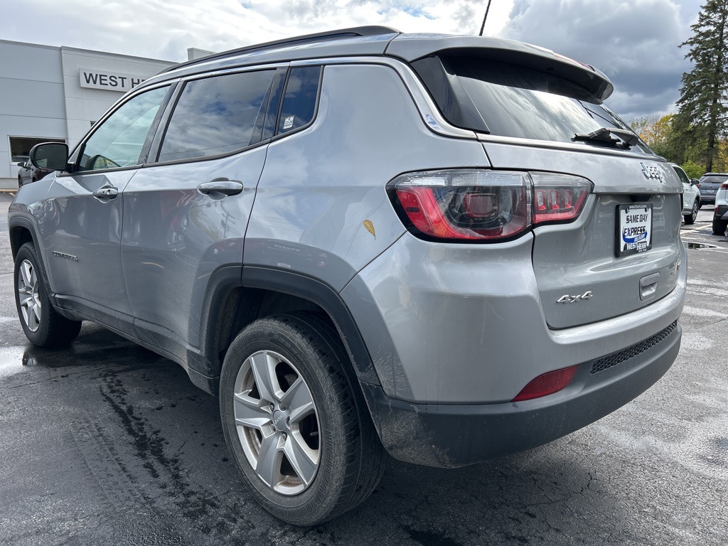 2022 Jeep Compass Latitude photo 3