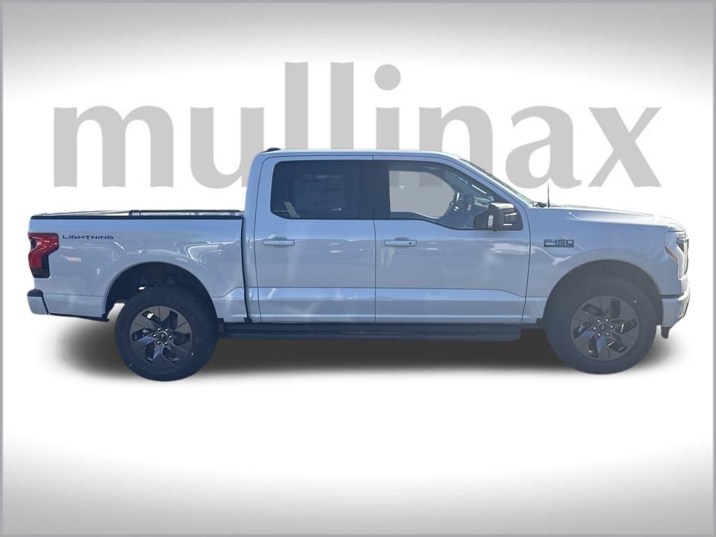 2025 Ford F-150 Lightning photo 2