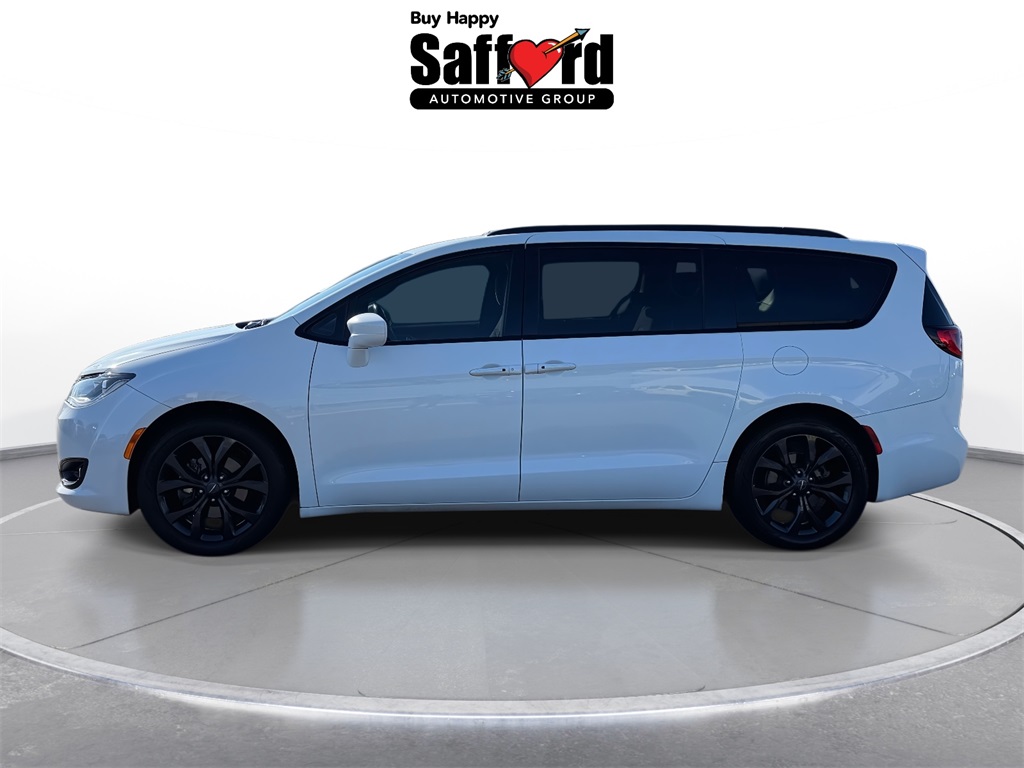 2020 Chrysler Pacifica Touring photo 4