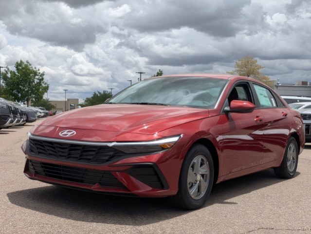 2025 Hyundai ELANTRA SE