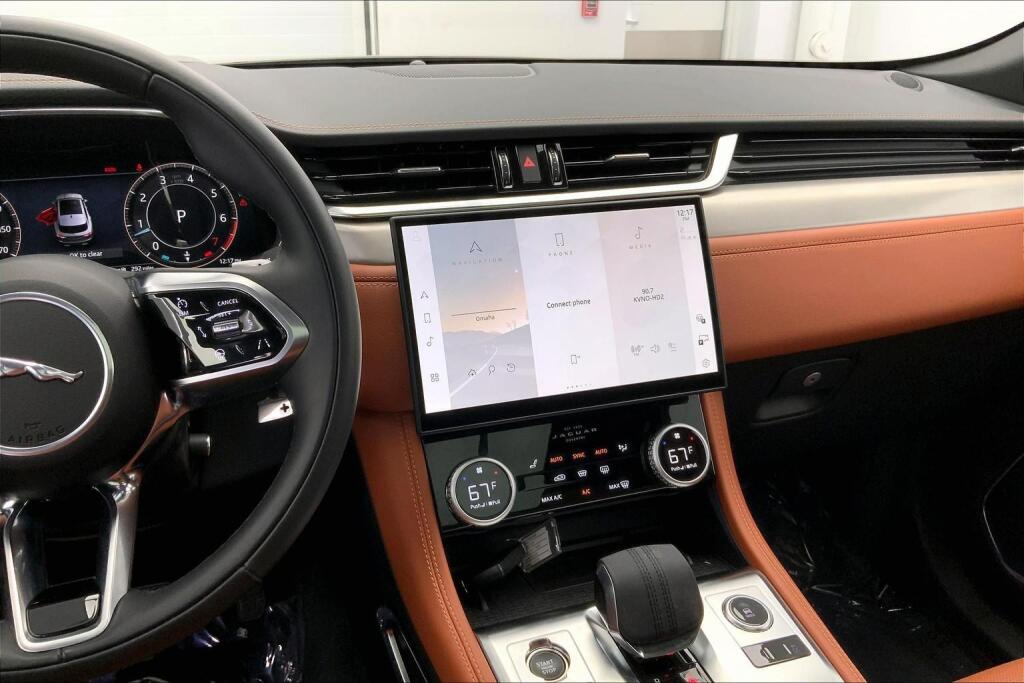 2025 Jaguar F-PACE P250 R-Dynamic S photo 4