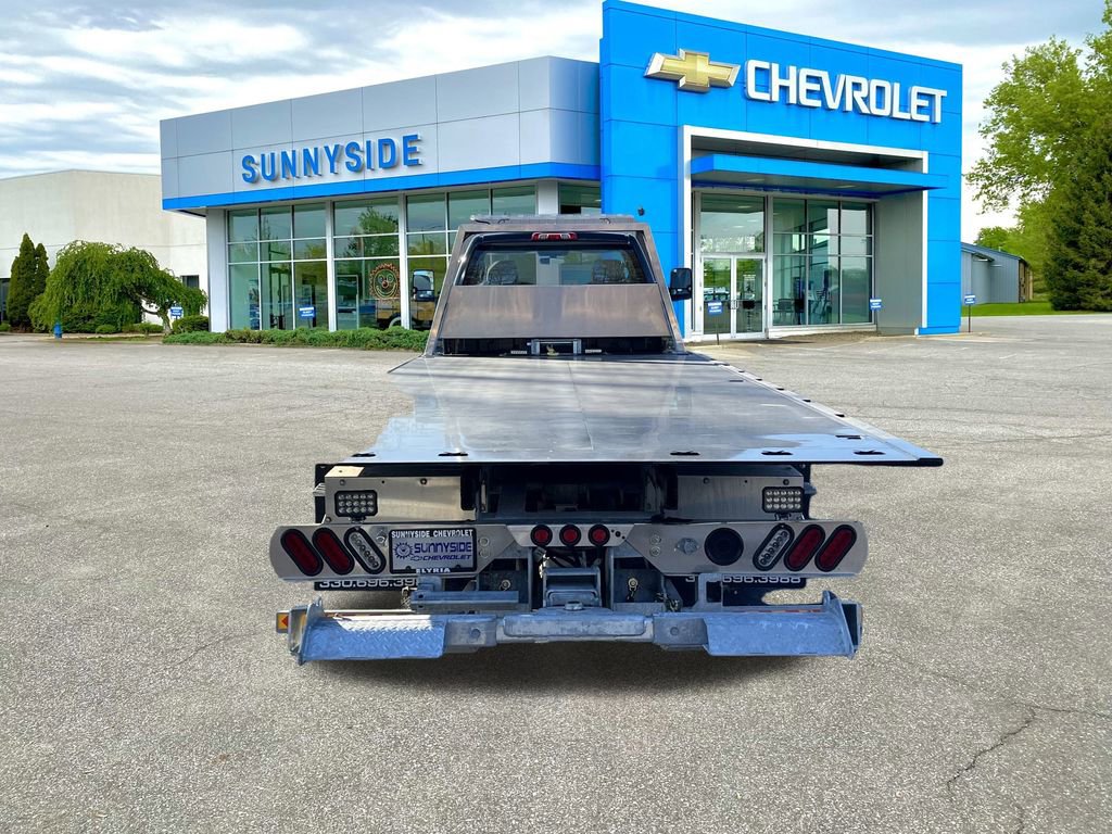 2023 Chevrolet Silverado 5500HD Work Truck photo 3