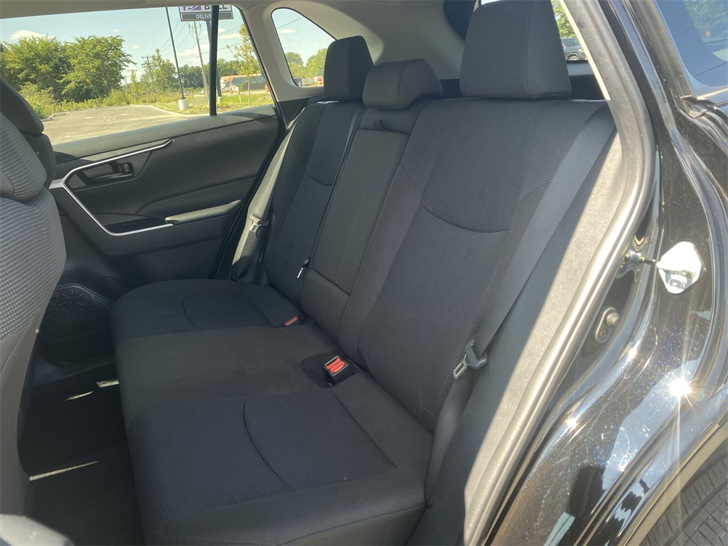 2022 Toyota RAV4 LE photo 23