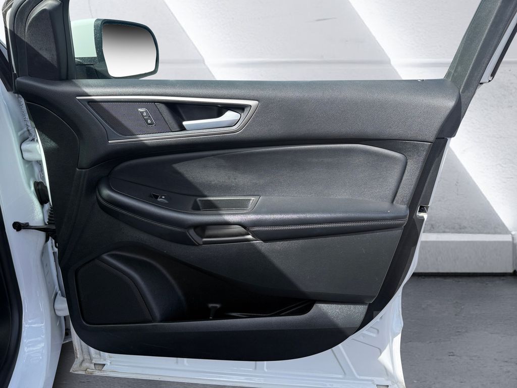 2023 Ford Edge SEL photo 15