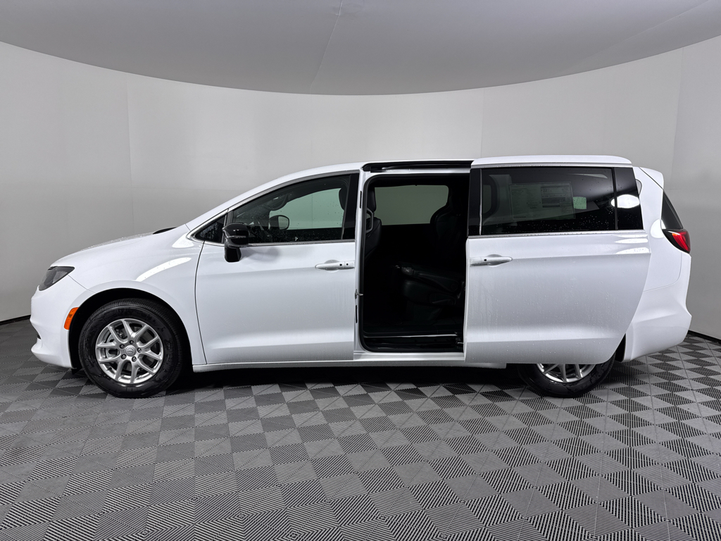 2026 Chrysler Voyager LX photo 10