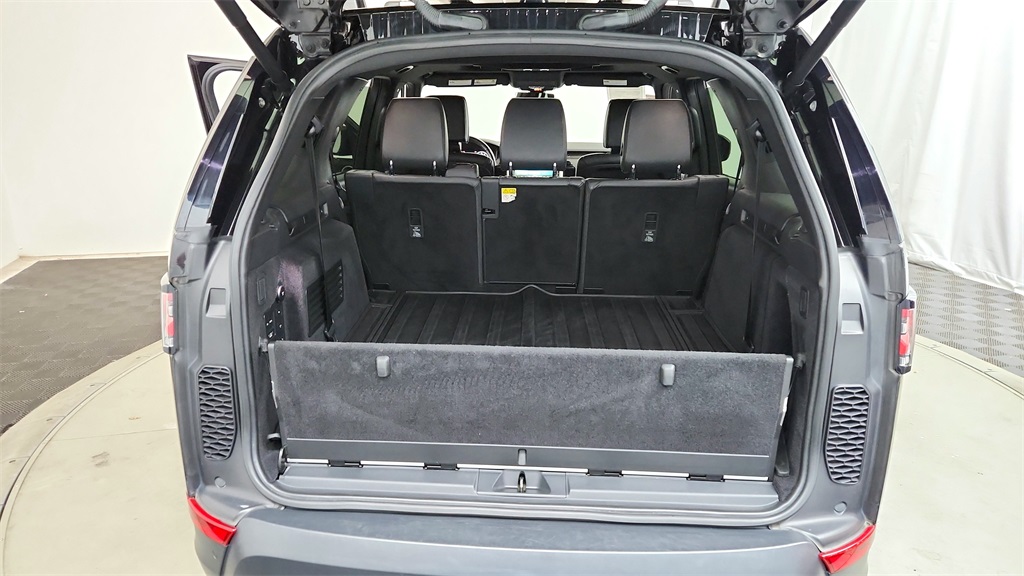 2018 Land Rover Discovery HSE Luxury photo 19