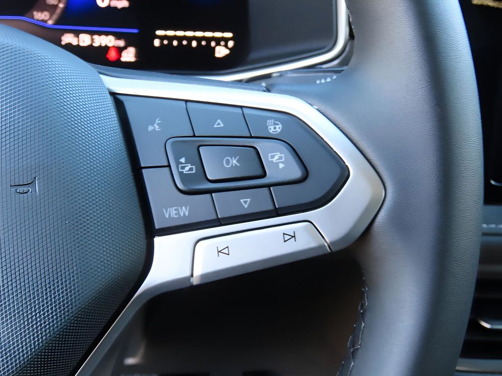 2025 Volkswagen Taos SE photo 29