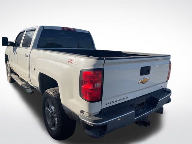 2017 Chevrolet Silverado 2500HD LT photo 2