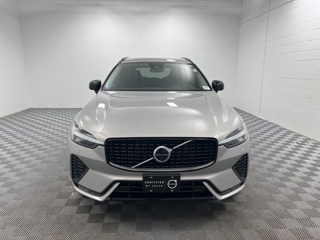 2023 Volvo XC60 B5 Plus photo 2