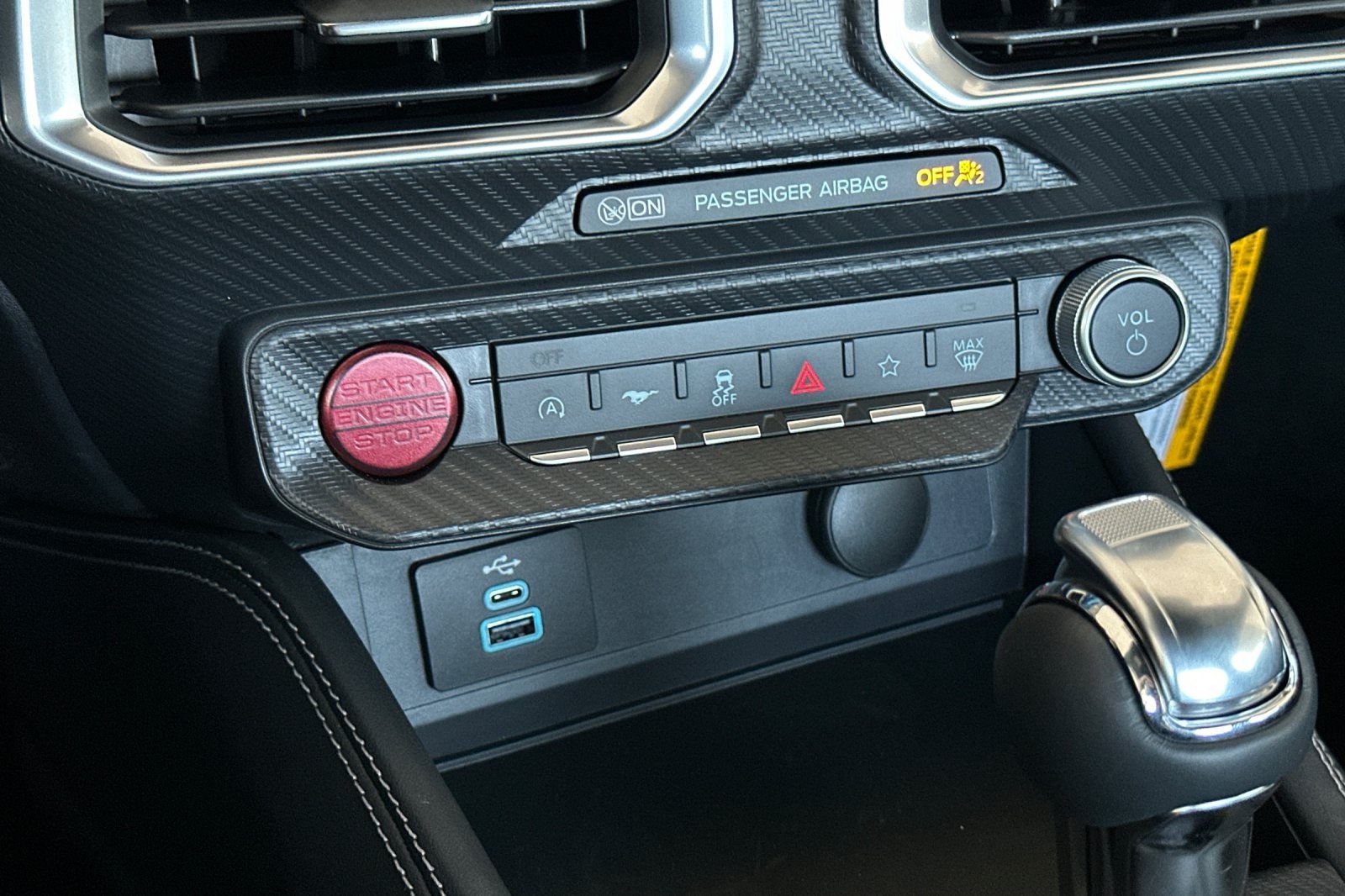 2025 Ford Mustang EcoBoost Premium photo 18
