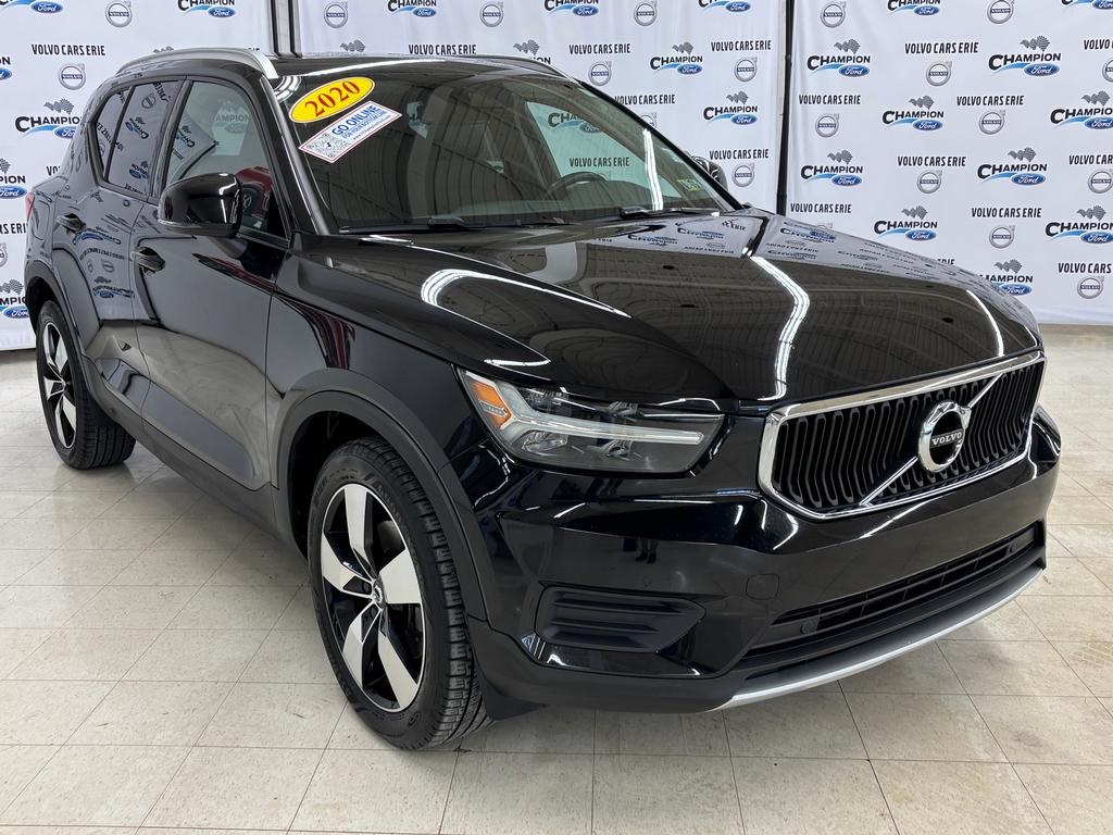 2020 Volvo XC40 Momentum's photo