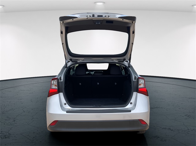 2022 Toyota Prius L photo 14