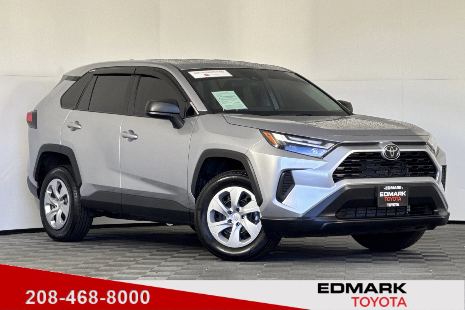 2023 Toyota RAV4 LE's photo
