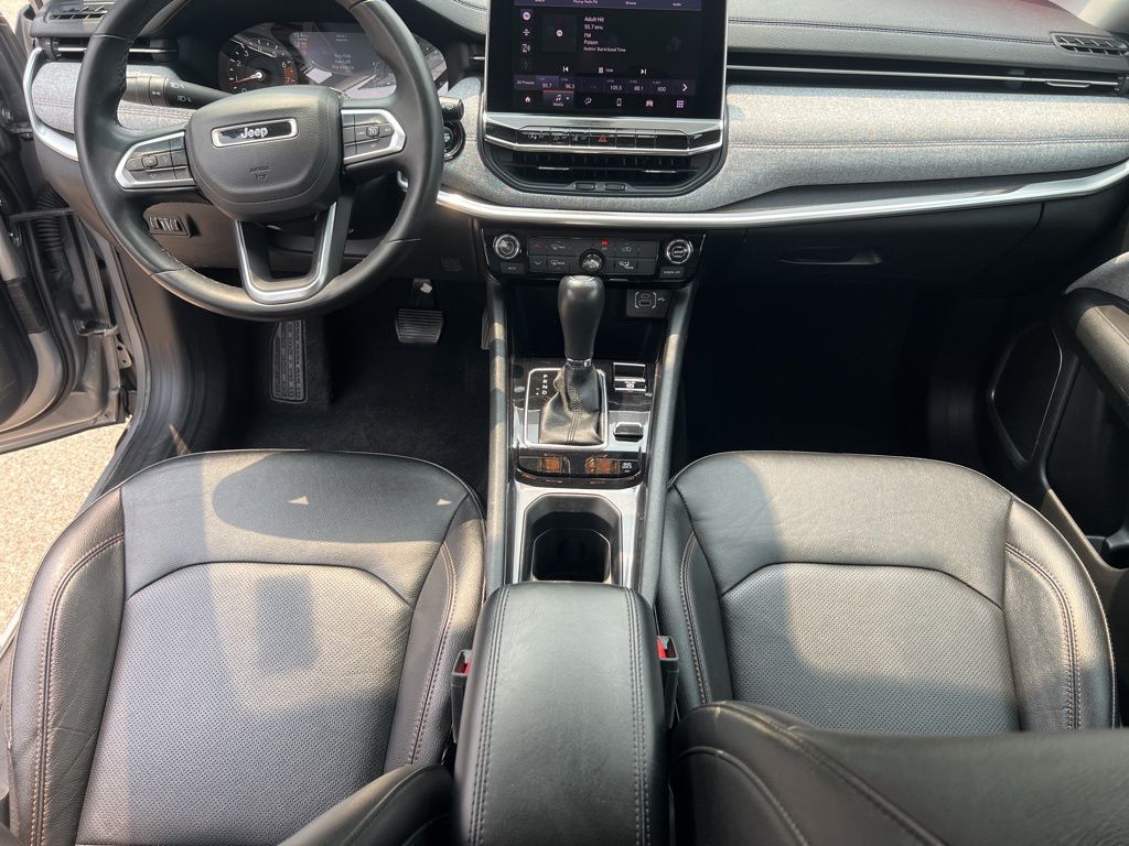 2022 Jeep Compass Latitude Lux photo 17