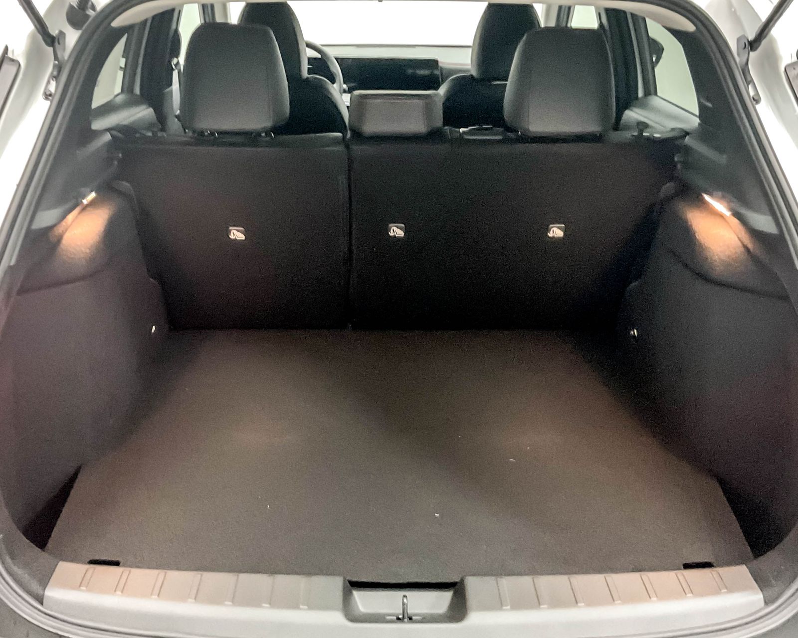 2025 Nissan Kicks SR photo 6