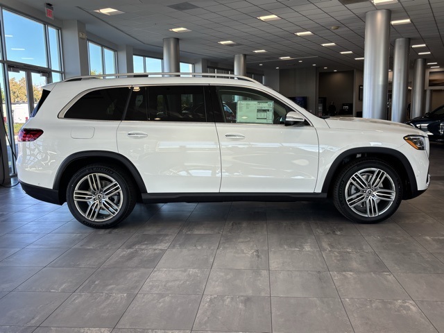 2026 Mercedes Benz GLS 450 4MATIC photo 2