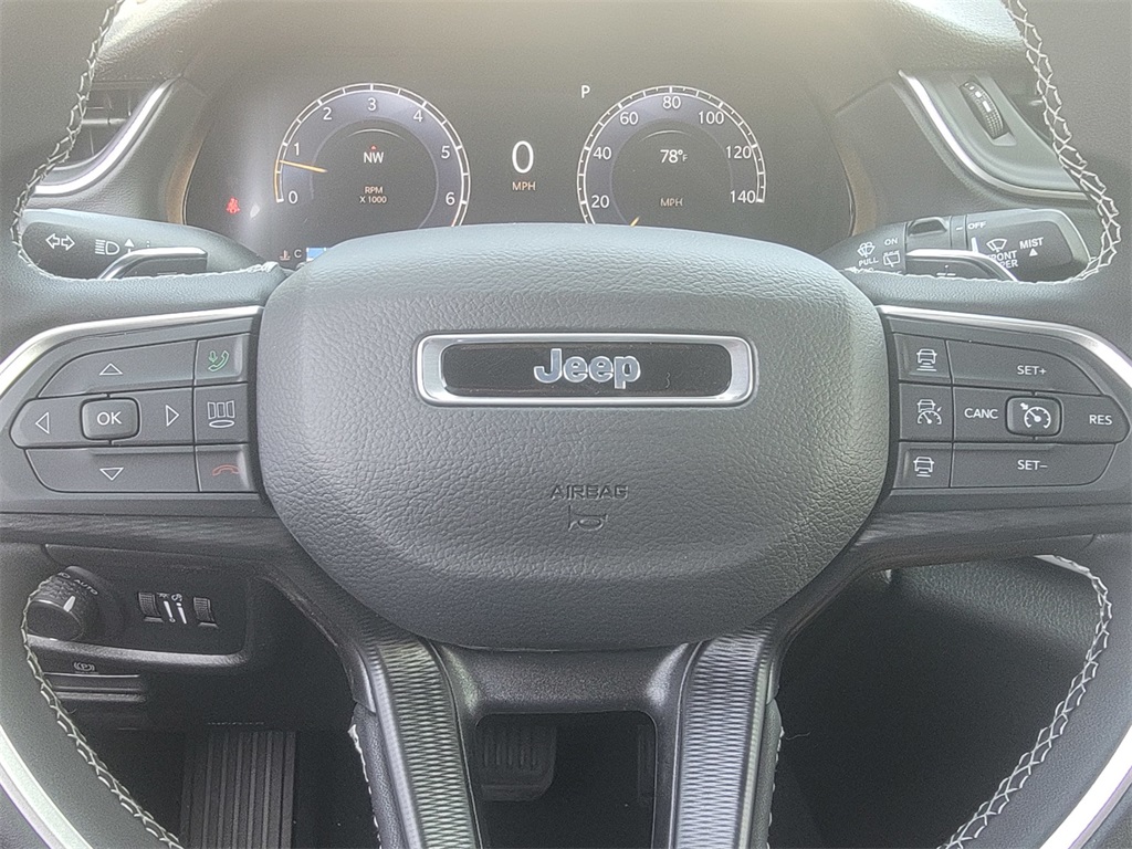 2025 Jeep Grand Cherokee Laredo Altitude photo 19