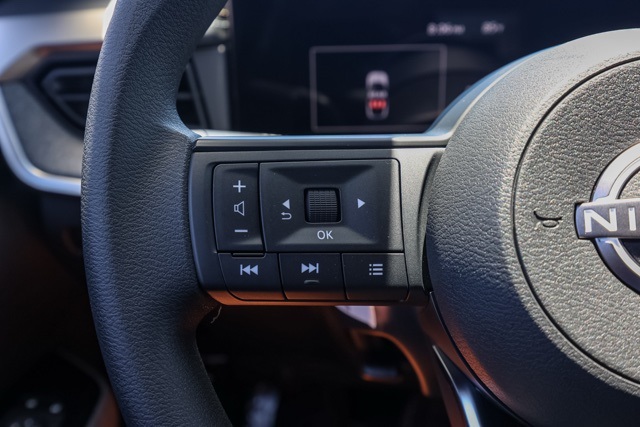 2025 Nissan Kicks SV photo 24
