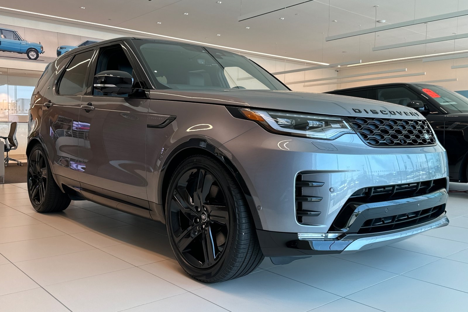 2025 Land Rover Discovery SE photo 8